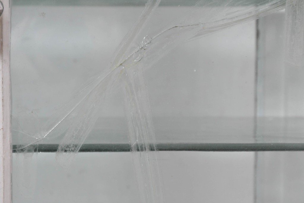 和製アンティーク　希少サイズ　ホワイトペイントが可愛らしい全面ガラスの小さなケビント　(R-087427)