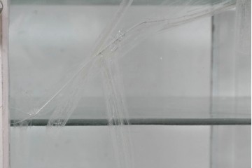 和製アンティーク　希少サイズ　ホワイトペイントが可愛らしい全面ガラスの小さなケビント　(R-087427)