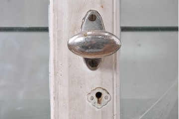 和製アンティーク　希少サイズ　ホワイトペイントが可愛らしい全面ガラスの小さなケビント　(R-087427)