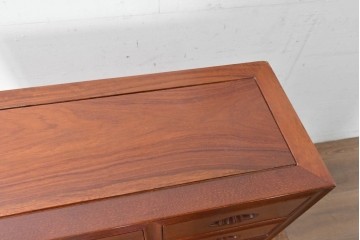 中古　美品　花梨(カリン)材の温かな色合いと艶が美しい9杯小引き出し　(R-087429)