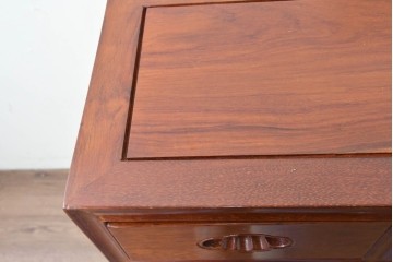 中古　美品　花梨(カリン)材の温かな色合いと艶が美しい9杯小引き出し　(R-087429)