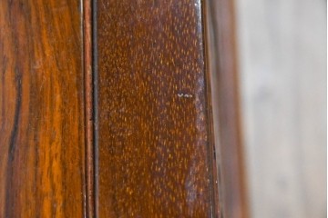 中古　美品　花梨(カリン)材の温かな色合いと艶が美しい9杯小引き出し　(R-087429)