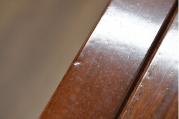 中古　美品　花梨(カリン)材の温かな色合いと艶が美しい9杯小引き出し　(R-087429)