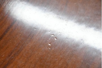 中古　美品　花梨(カリン)材の温かな色合いと艶が美しい9杯小引き出し　(R-087429)