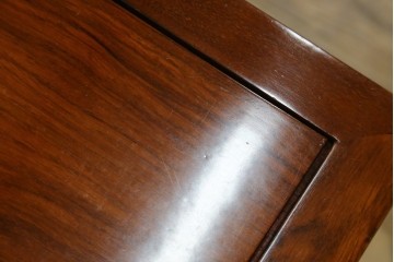 中古　美品　花梨(カリン)材の温かな色合いと艶が美しい9杯小引き出し　(R-087429)
