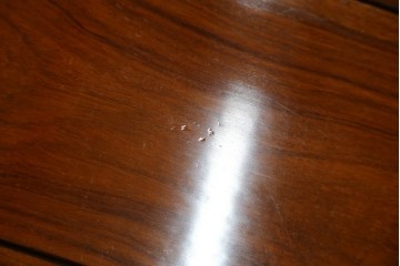 中古　美品　花梨(カリン)材の温かな色合いと艶が美しい9杯小引き出し　(R-087429)
