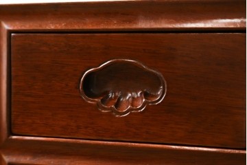 中古　美品　花梨(カリン)材の温かな色合いと艶が美しい9杯小引き出し　(R-087429)