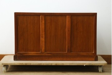 中古　美品　花梨(カリン)材の温かな色合いと艶が美しい9杯小引き出し　(R-087429)