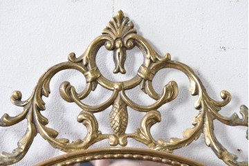 中古　イタリア製　真鍮フレーム　エレガントな透かし装飾の壁掛けミラー　(R-087430)