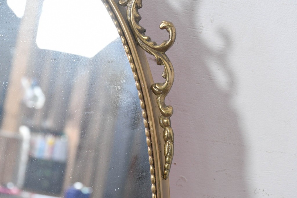 中古　イタリア製　真鍮フレーム　エレガントな透かし装飾の壁掛けミラー　(R-087430)