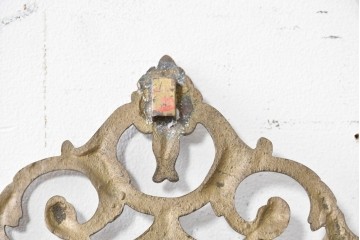 中古　イタリア製　真鍮フレーム　エレガントな透かし装飾の壁掛けミラー　(R-087430)