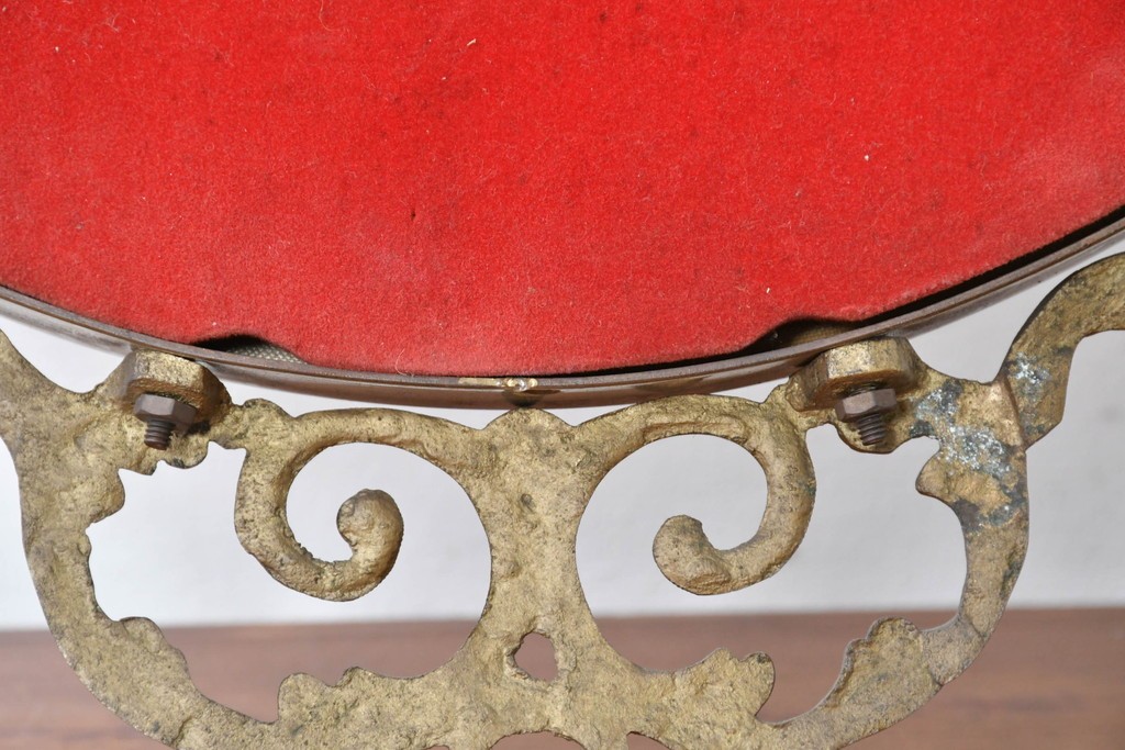 中古　イタリア製　真鍮フレーム　エレガントな透かし装飾の壁掛けミラー　(R-087430)