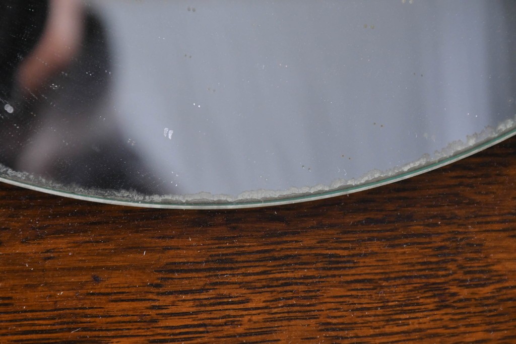 イギリスアンティーク　希少デザイン　オーク材の質感が味わい深いフック付きウォールミラー　(R-087432)