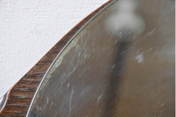 イギリスアンティーク　希少デザイン　オーク材の質感が味わい深いフック付きウォールミラー　(R-087432)