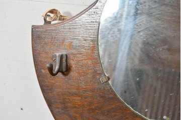 イギリスアンティーク　希少デザイン　オーク材の質感が味わい深いフック付きウォールミラー　(R-087432)