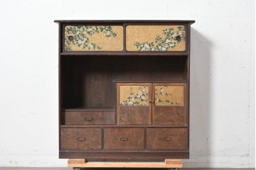 和製アンティーク　華やかな金色の背景に白椿が描かれた槐(エンジュ)材の茶棚　(R-087434)