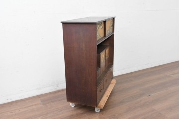 和製アンティーク　華やかな金色の背景に白椿が描かれた槐(エンジュ)材の茶棚　(R-087434)