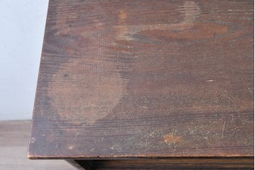 和製アンティーク　華やかな金色の背景に白椿が描かれた槐(エンジュ)材の茶棚　(R-087434)