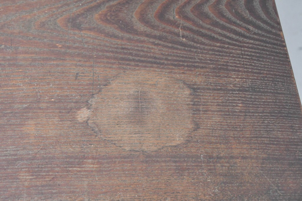 和製アンティーク　華やかな金色の背景に白椿が描かれた槐(エンジュ)材の茶棚　(R-087434)