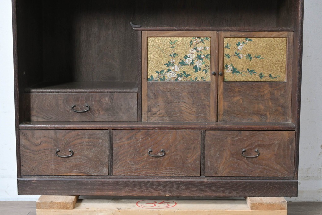 和製アンティーク　華やかな金色の背景に白椿が描かれた槐(エンジュ)材の茶棚　(R-087434)