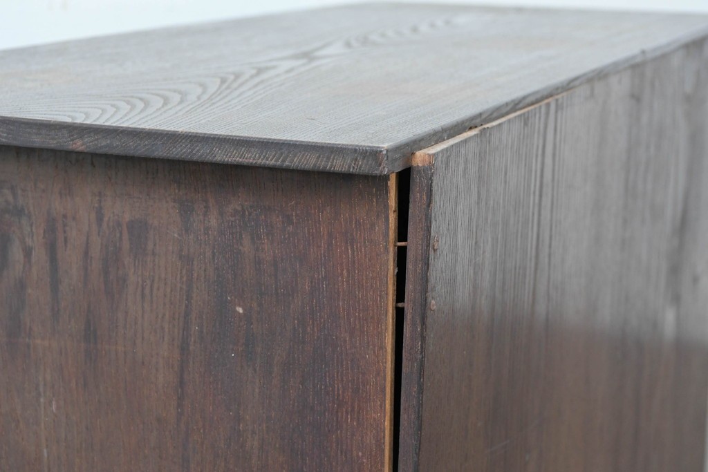 和製アンティーク　華やかな金色の背景に白椿が描かれた槐(エンジュ)材の茶棚　(R-087434)