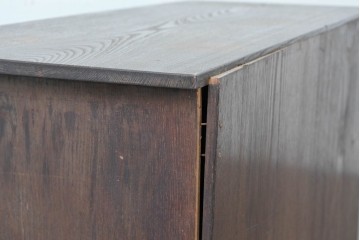 和製アンティーク　華やかな金色の背景に白椿が描かれた槐(エンジュ)材の茶棚　(R-087434)