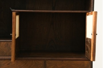 和製アンティーク　華やかな金色の背景に白椿が描かれた槐(エンジュ)材の茶棚　(R-087434)