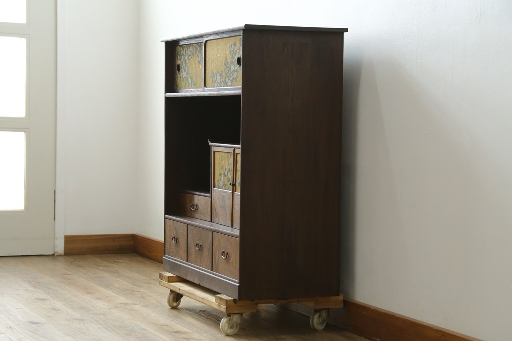和製アンティーク　華やかな金色の背景に白椿が描かれた槐(エンジュ)材の茶棚　(R-087434)