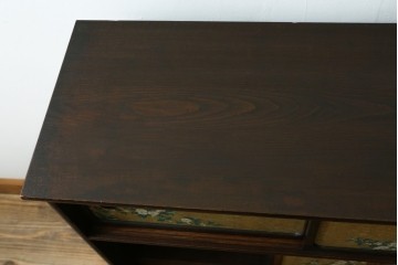 和製アンティーク　華やかな金色の背景に白椿が描かれた槐(エンジュ)材の茶棚　(R-087434)