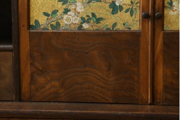 和製アンティーク　華やかな金色の背景に白椿が描かれた槐(エンジュ)材の茶棚　(R-087434)