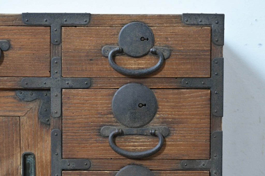 和製アンティーク　総桐材　時代を感じる木地の味わいが魅力の小箪笥　(R-087435)