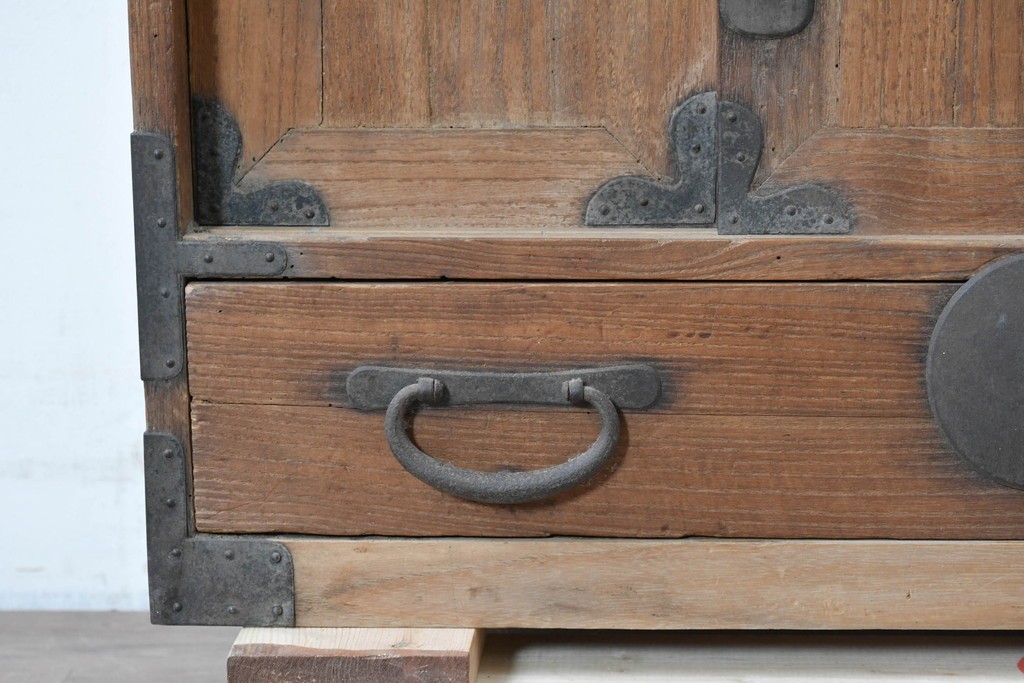 和製アンティーク　総桐材　時代を感じる木地の味わいが魅力の小箪笥　(R-087435)