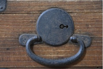 和製アンティーク　総桐材　時代を感じる木地の味わいが魅力の小箪笥　(R-087435)