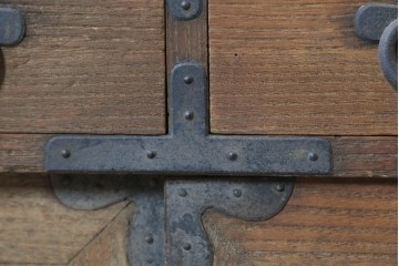 和製アンティーク　総桐材　時代を感じる木地の味わいが魅力の小箪笥　(R-087435)