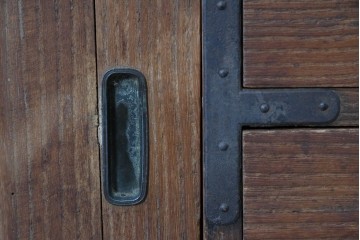 和製アンティーク　総桐材　時代を感じる木地の味わいが魅力の小箪笥　(R-087435)