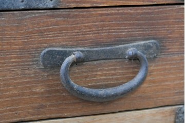 和製アンティーク　総桐材　時代を感じる木地の味わいが魅力の小箪笥　(R-087435)