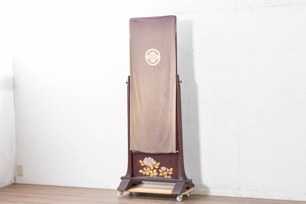 中古　美品　カバー付き　漆塗り　雅やかな蒔絵(牡丹図)が施された姿見　(R-087436)