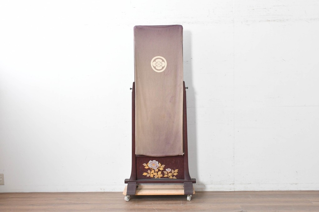 中古　美品　カバー付き　漆塗り　雅やかな蒔絵(牡丹図)が施された姿見　(R-087436)