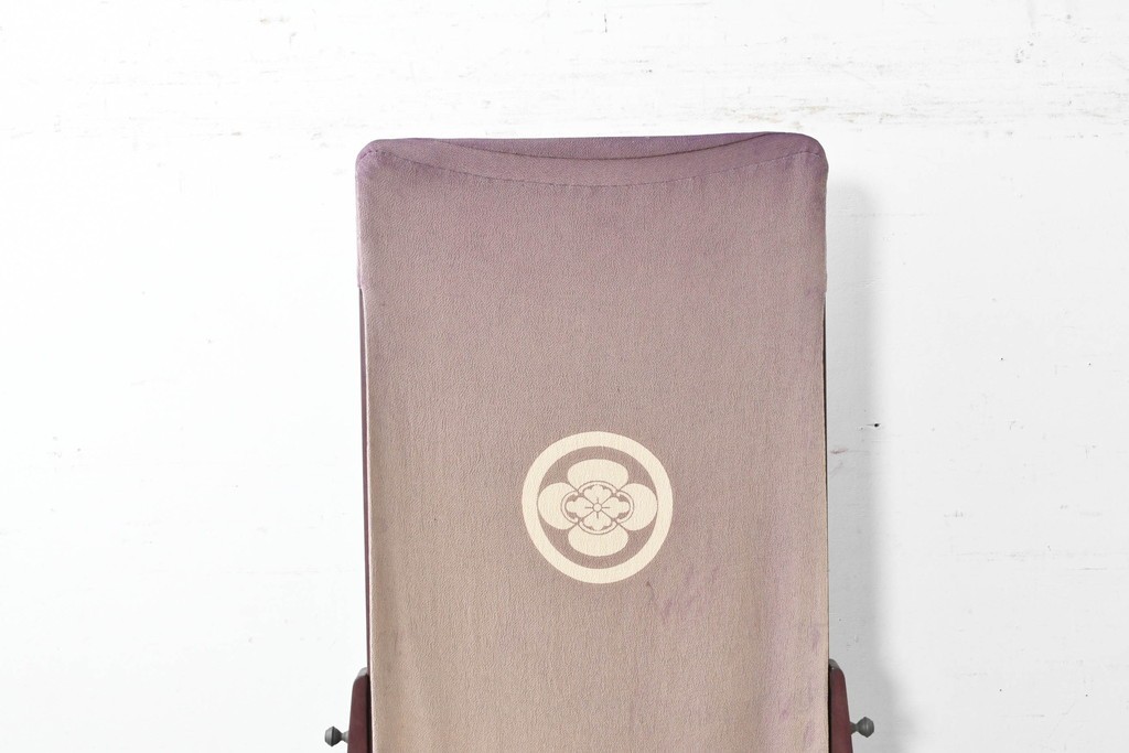 中古　美品　カバー付き　漆塗り　雅やかな蒔絵(牡丹図)が施された姿見　(R-087436)