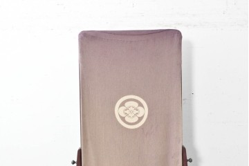 中古　美品　カバー付き　漆塗り　雅やかな蒔絵(牡丹図)が施された姿見　(R-087436)