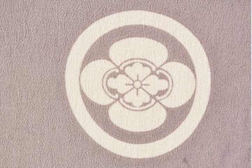 中古　美品　カバー付き　漆塗り　雅やかな蒔絵(牡丹図)が施された姿見　(R-087436)