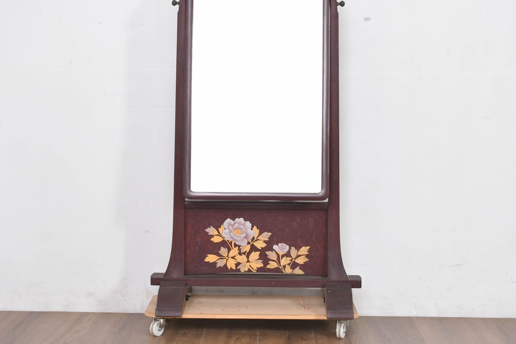 中古　美品　カバー付き　漆塗り　雅やかな蒔絵(牡丹図)が施された姿見　(R-087436)