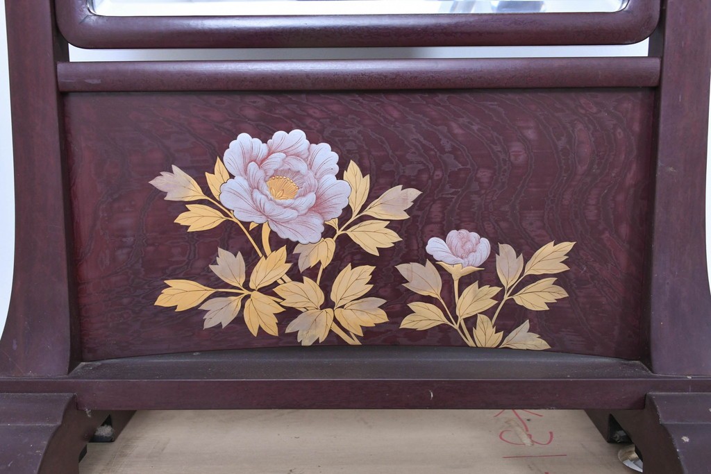 中古　美品　カバー付き　漆塗り　雅やかな蒔絵(牡丹図)が施された姿見　(R-087436)