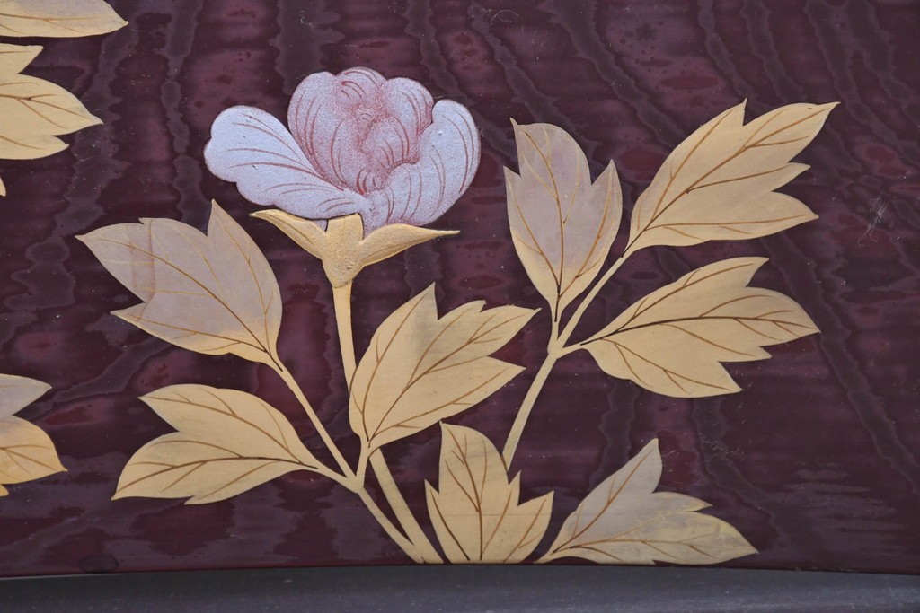 中古　美品　カバー付き　漆塗り　雅やかな蒔絵(牡丹図)が施された姿見　(R-087436)