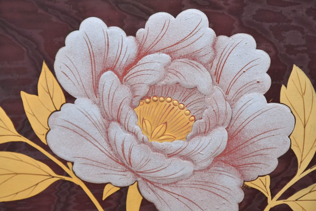 中古　美品　カバー付き　漆塗り　雅やかな蒔絵(牡丹図)が施された姿見　(R-087436)