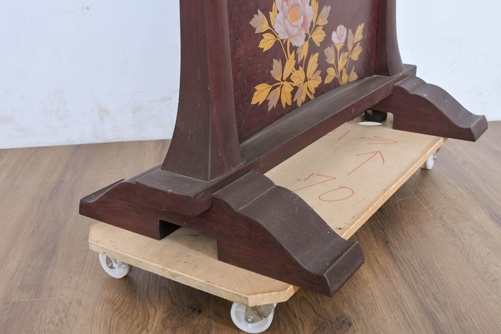 中古　美品　カバー付き　漆塗り　雅やかな蒔絵(牡丹図)が施された姿見　(R-087436)