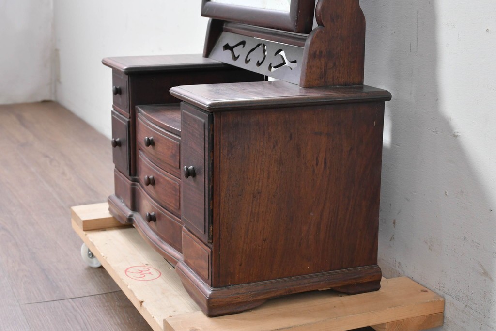 和製アンティーク　指物工芸家具　紫檀(シタン)材　木色が美しい透かし彫り入りの鏡台　(R-087437)