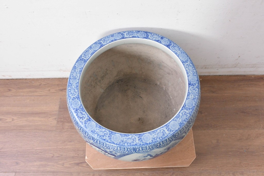 【簡易リペア限定品】　和製アンティーク　濃淡のある染付(梅・松)に金彩のアクセントが映える瀬戸火鉢　(R-087440)