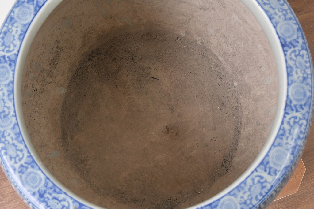 【簡易リペア限定品】　和製アンティーク　濃淡のある染付(梅・松)に金彩のアクセントが映える瀬戸火鉢　(R-087440)