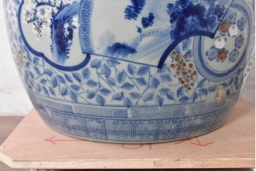 【簡易リペア限定品】　和製アンティーク　濃淡のある染付(梅・松)に金彩のアクセントが映える瀬戸火鉢　(R-087440)